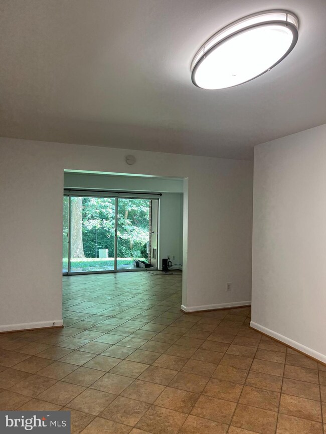 11623 Vantage Hill Rd unit C, Reston, VA 20190 - photo 3