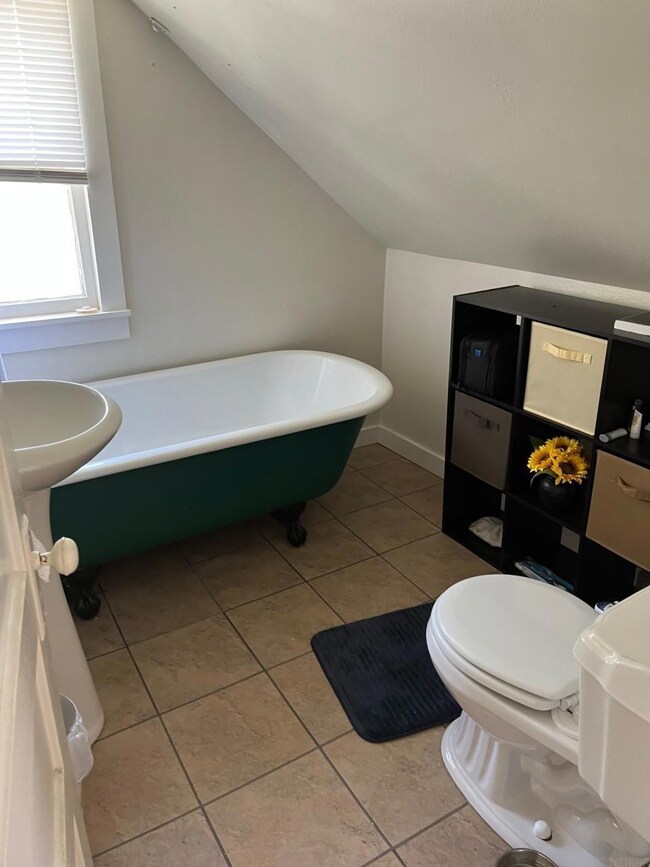 1118 W 8th St, Cedar Falls, IA 50613 - photo 6