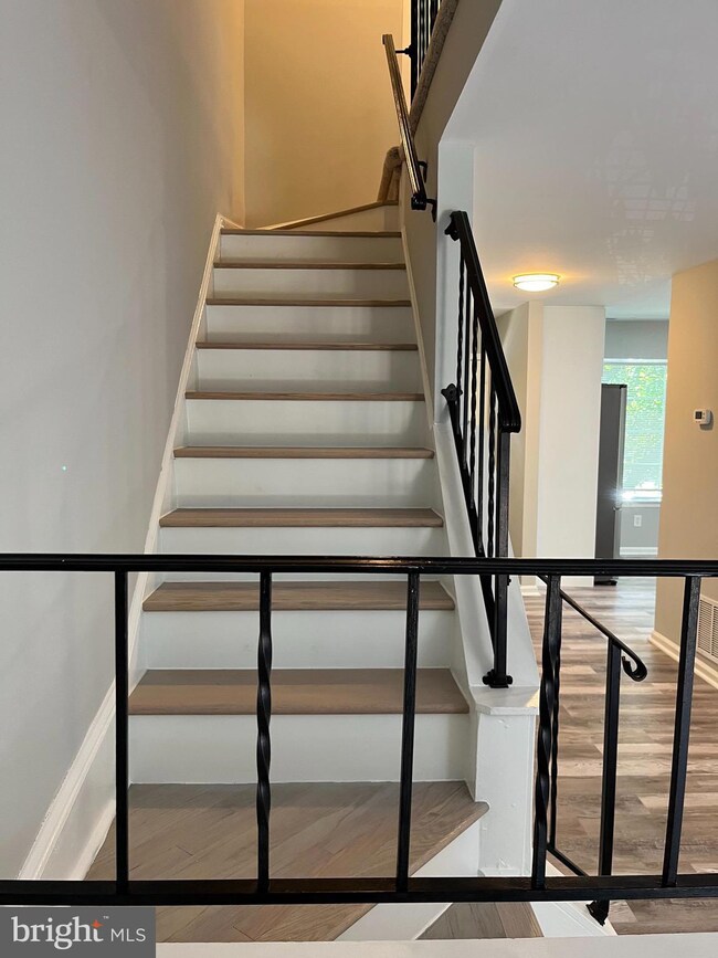 4184 Pleasant Meadow Ct unit 103E, Chantilly, VA 20151 - photo 7