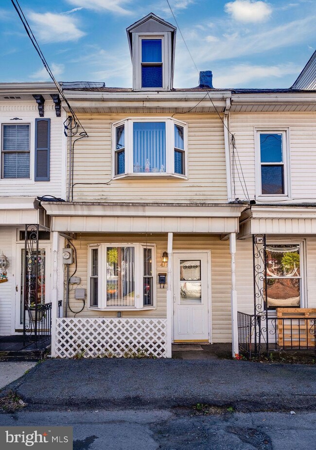 416 E Lloyd St, Shenandoah, PA 17976 - photo 3