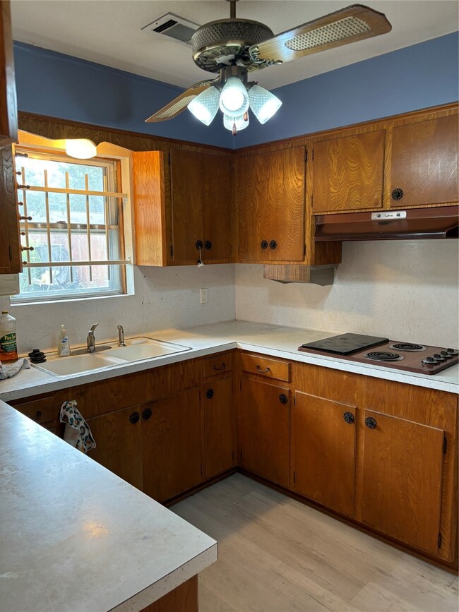 8335 Langdon Ln, Houston, TX 77036 - photo 5