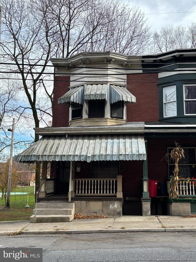 638 N Centre St, Pottsville, PA 17901 - photo 4