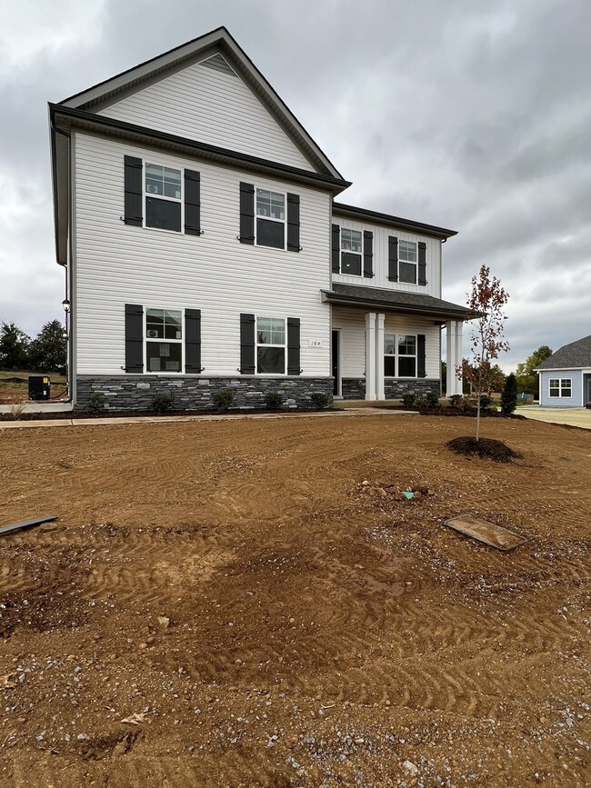 212 Republic St, Shelbyville, TN 37160 - photo 2