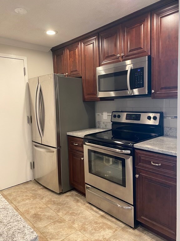 11 Silver Hill Ln unit 9, Natick, MA 01760 - photo 3