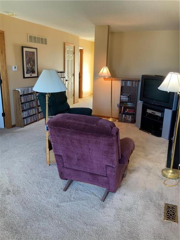 602 Pebble Beach Dr, Lansing, KS 66043 - photo 2