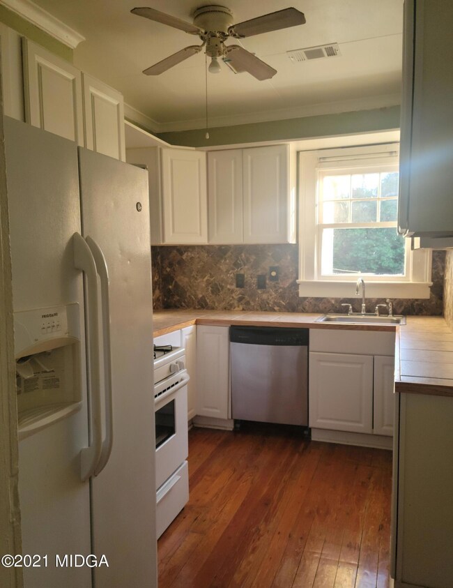 Lamont kitchen appliances