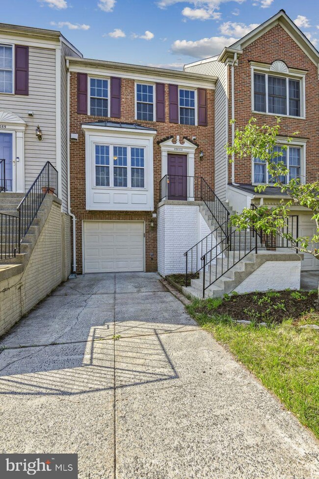 22053 Manning Square, Sterling, VA 20166 - photo 2