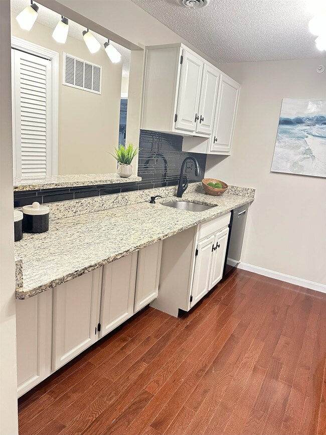 9 Bartemus Trail unit U301, Nashua, NH 03063 - photo 4