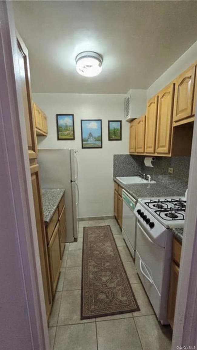 The Barbizon unit 602, Flushing, NY 11354 - photo 3