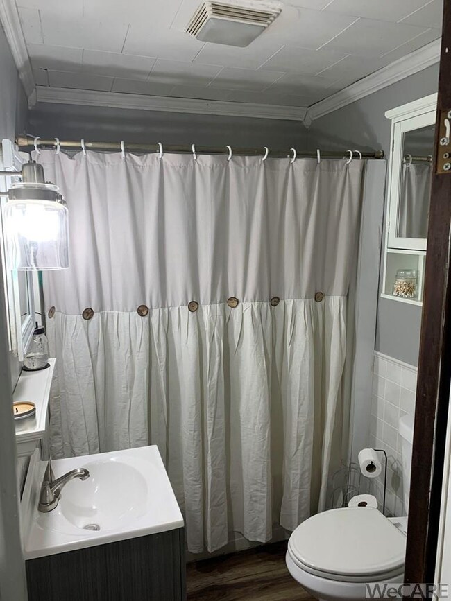 524 N Simon St, Ada, OH 45810 - photo 3