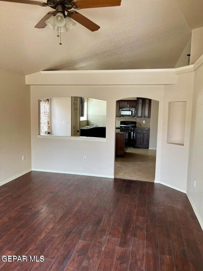 14413 Desert Ocotillo Dr, Horizon City, TX 79928 - photo 3