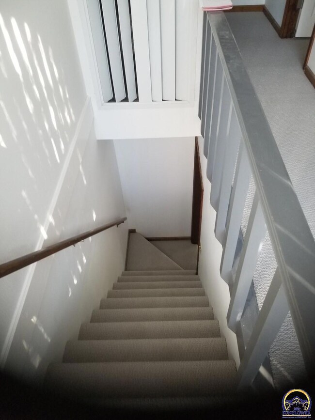 921 SW Plass Ave, Topeka, KS 66606 - photo 6