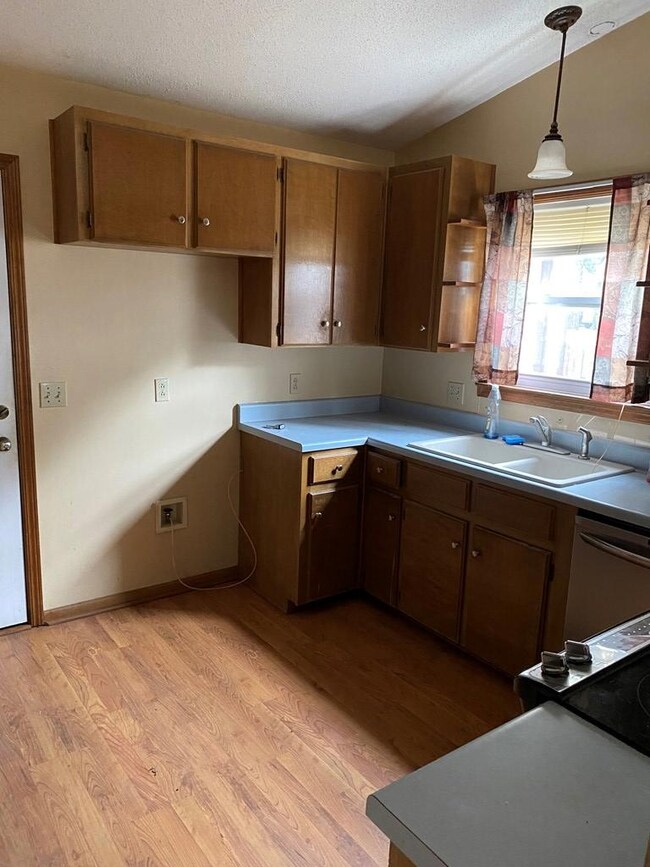 104 E Fontana Cir, Dothan, AL 36305 - photo 2