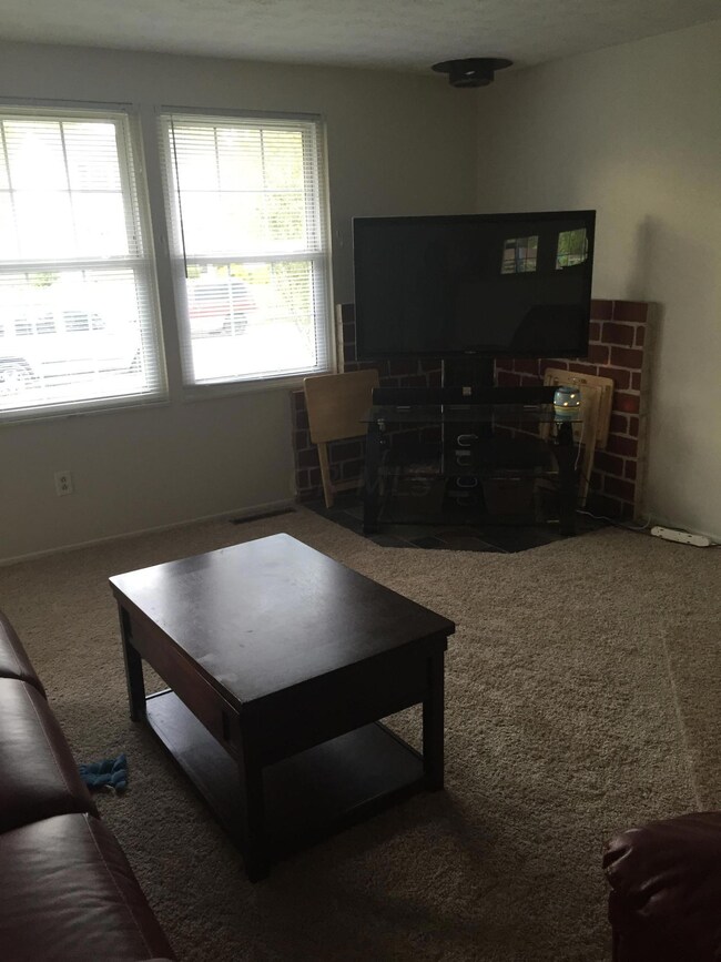 5069 Ewald Dr, Columbus, OH 43232 - photo 4