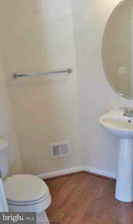 9056 Chynoweth St, Lorton, VA 22079 - photo 5