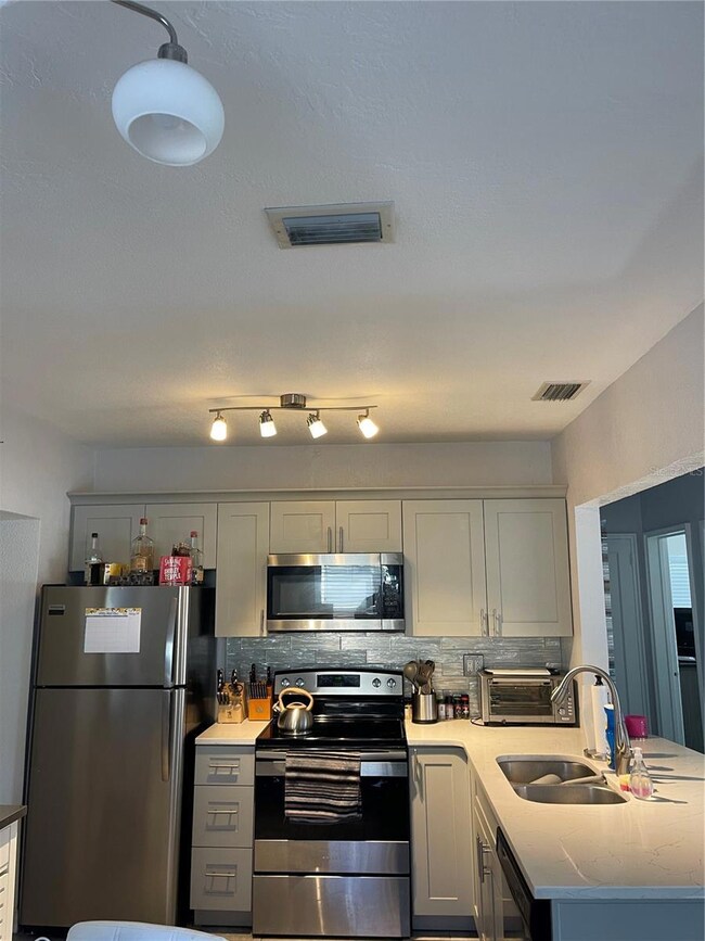 3903 W Bay Vista Ave, Tampa, FL 33611 - photo 7