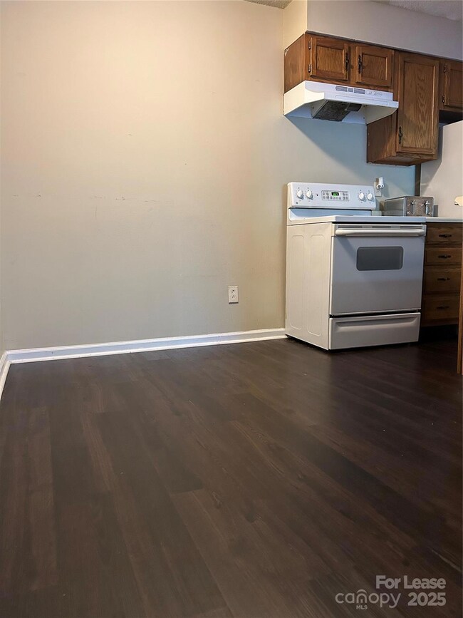 9629 Vinca Cir unit H, Charlotte, NC 28213 - photo 5