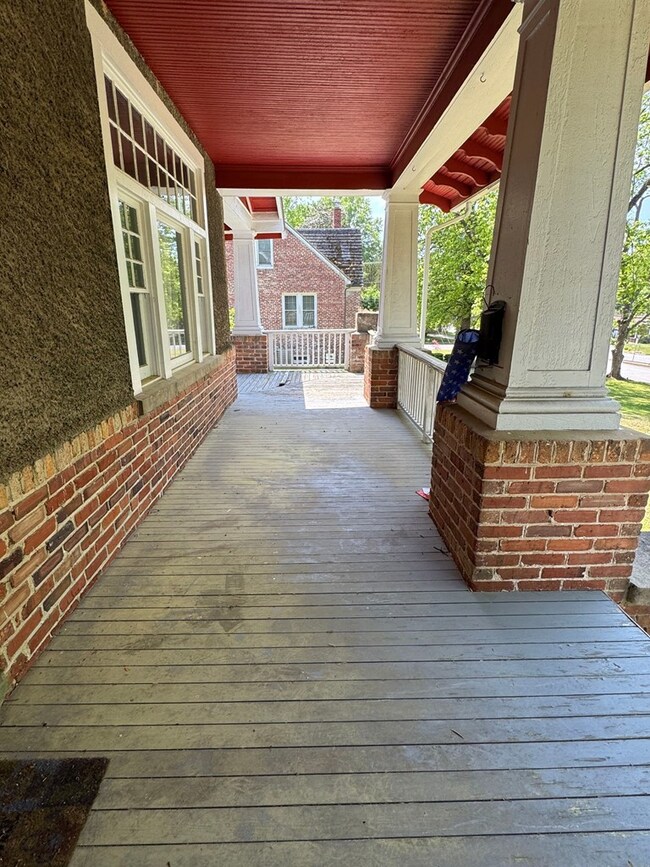 402 S Main St, Lawrenceville, VA 23868 - photo 4