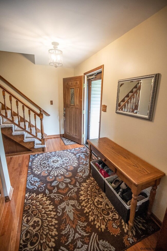 7 Huntington Dr, Schenectady, NY 12309 - photo 5