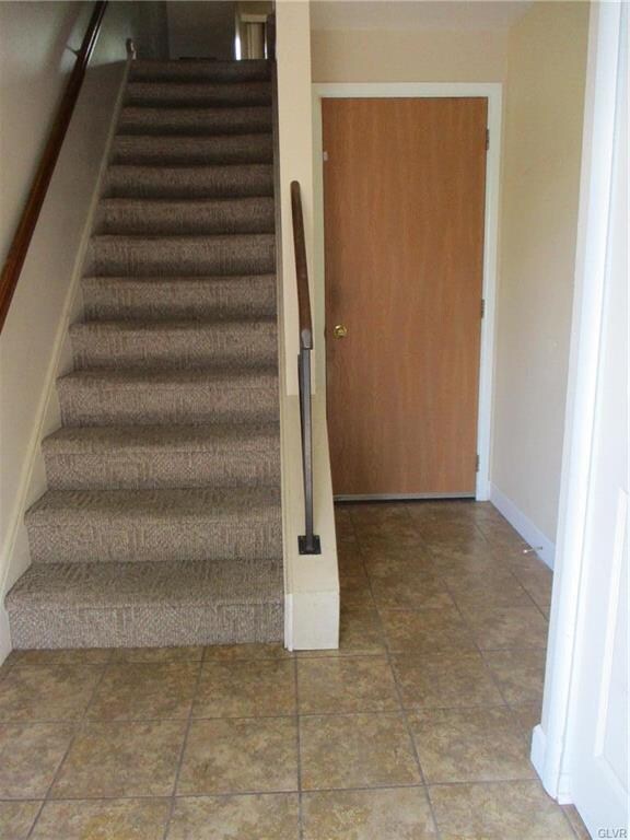 2017 Orchard Dr, Whitehall, PA 18052 - photo 2