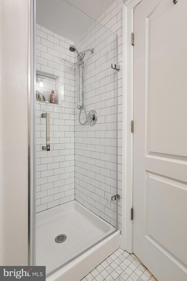 4674 Kell Ln, Alexandria, VA 22311 - photo 6