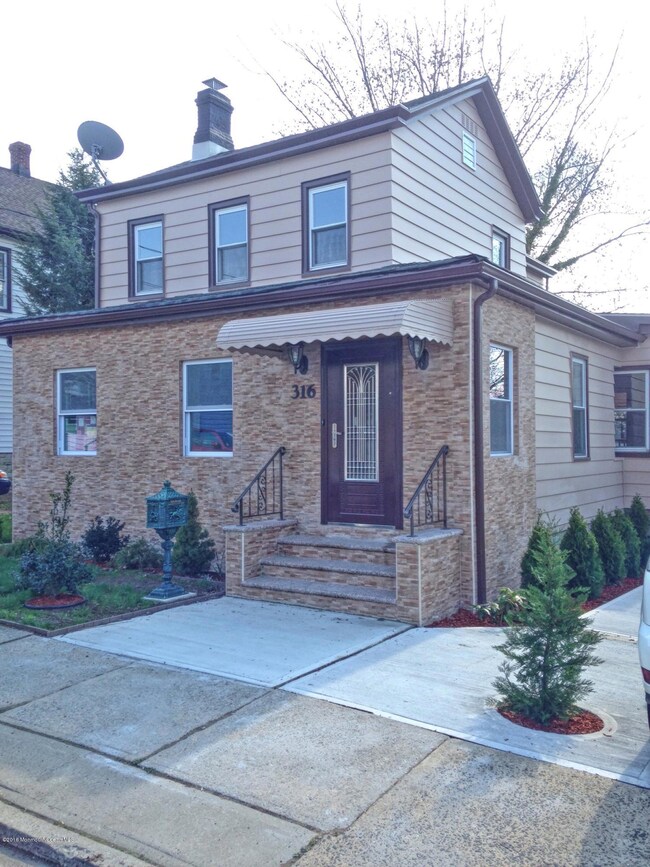 316 Walnut St, South Amboy, NJ 08879 - photo 2