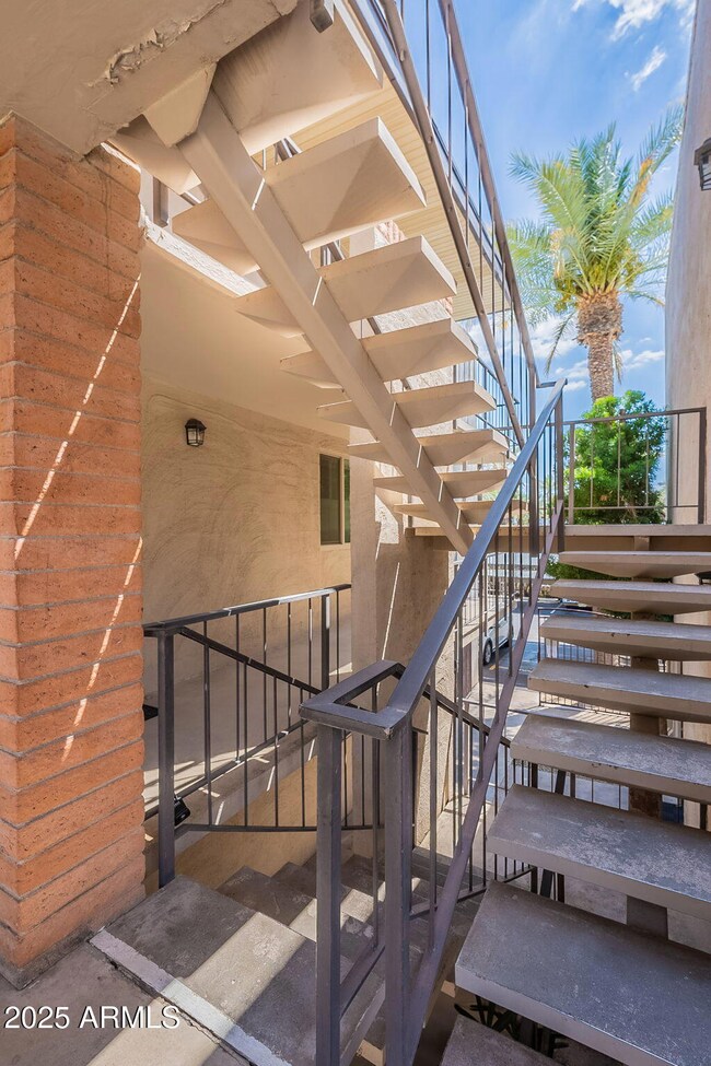 8-web-or-mls-Lafayette-8