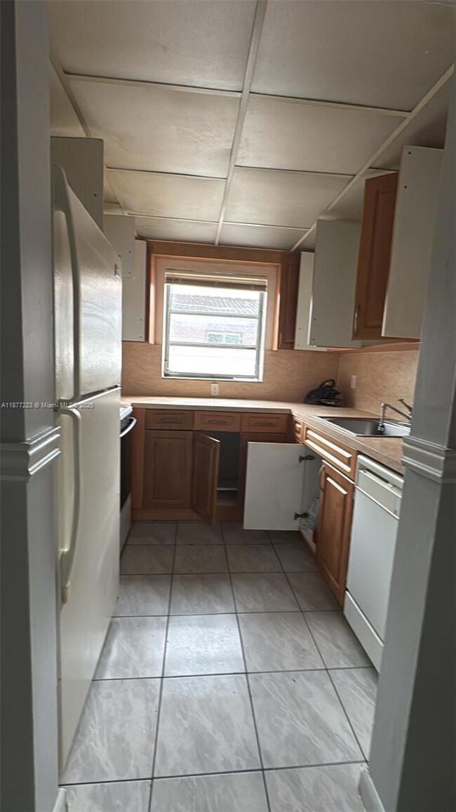 1501 NE 34th Ct unit 6, Oakland Park, FL 33334 - photo 2