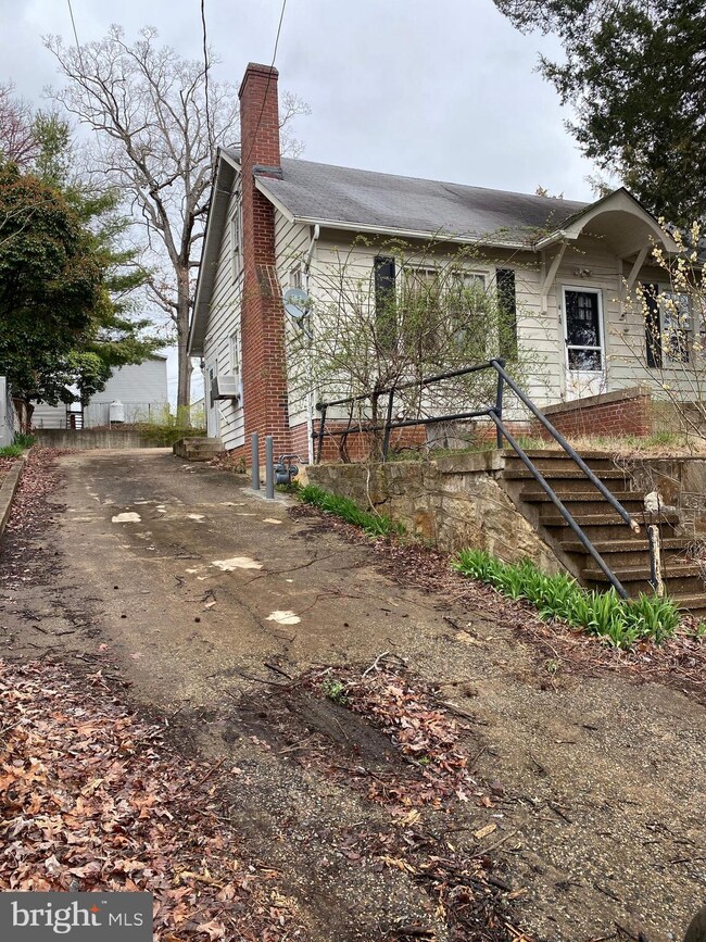 4014 Bradys Hill Rd, Triangle, VA 22172 - photo 4