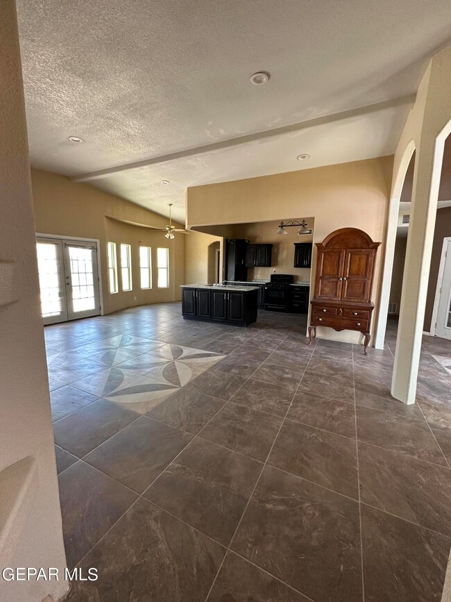 529 Agua Del Rio, Horizon City, TX 79928 - photo 2