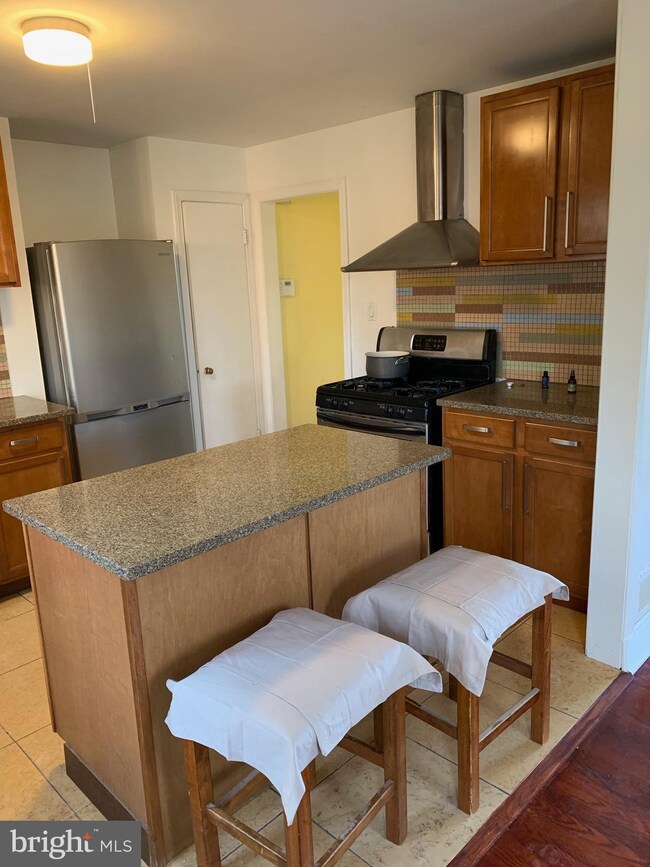 5810 Woodland Dr, Oxon Hill, MD 20745 - photo 6