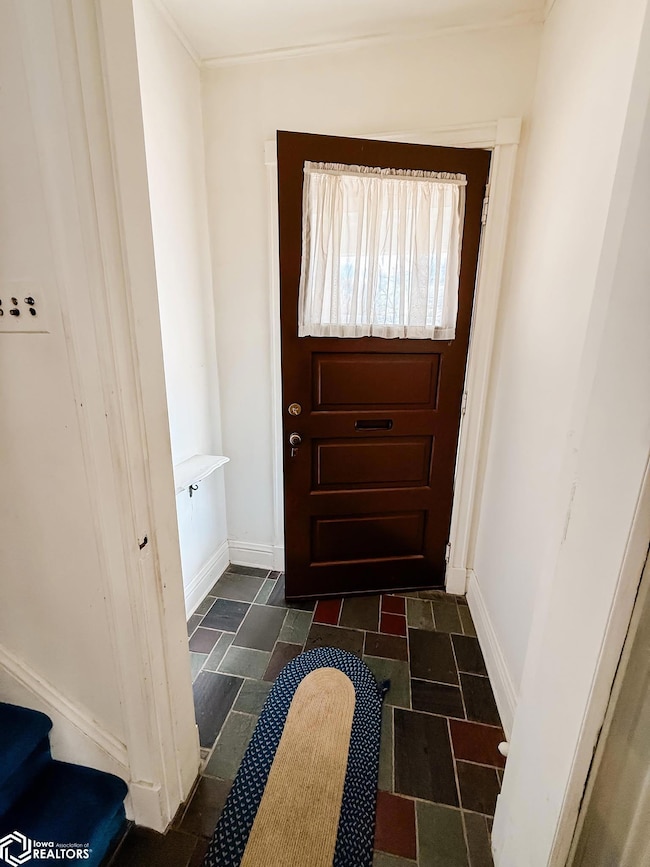 415 S Garfield Ave, Burlington, IA 52601 - photo 3