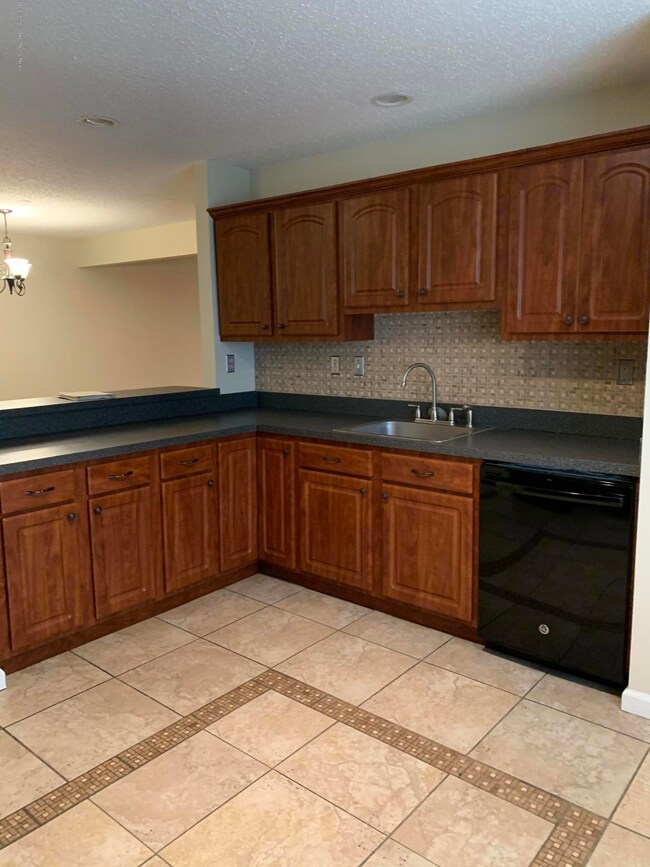 81 Madison Ct unit 71, Tinton Falls, NJ 07712 - photo 4