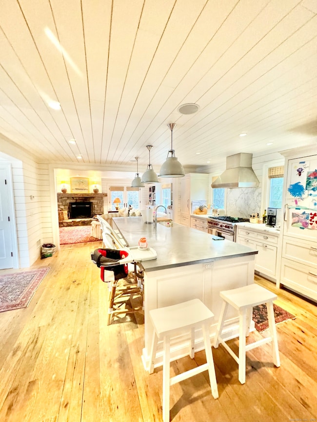 9 Barclay Ct, Norwalk, CT 06853 - photo 3