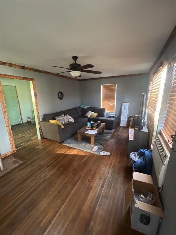 423 N Howeth St, Gainesville, TX 76240 - photo 3