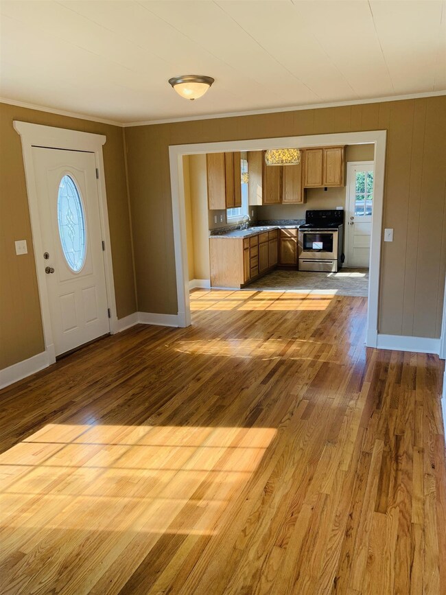 724 Hoover St, Shelbyville, TN 37160 - photo 3