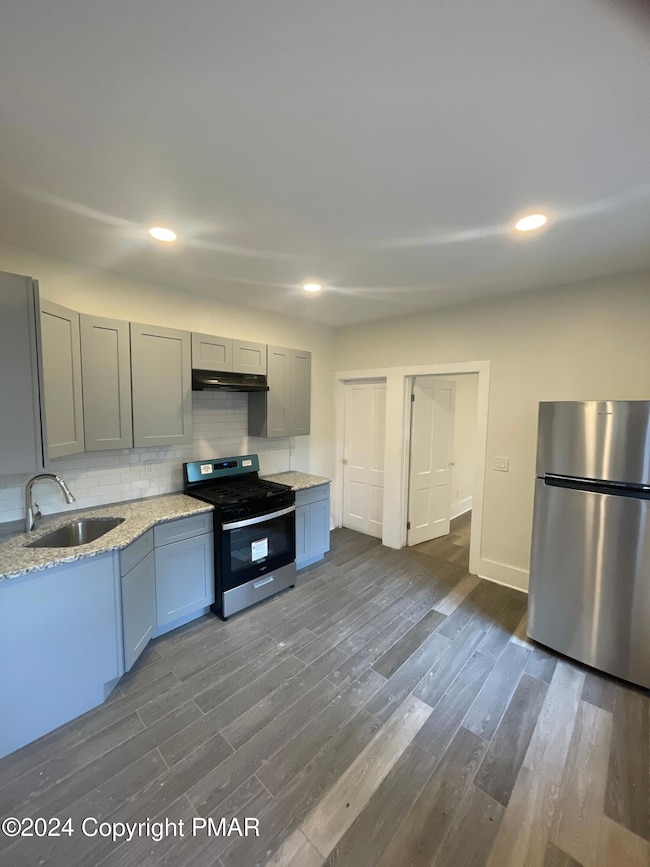 714 Scott St, Stroudsburg, PA 18360 - photo 2