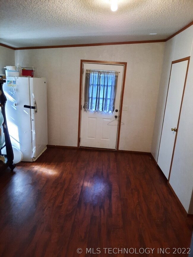 XXL utility room off of kitchen. Space for office