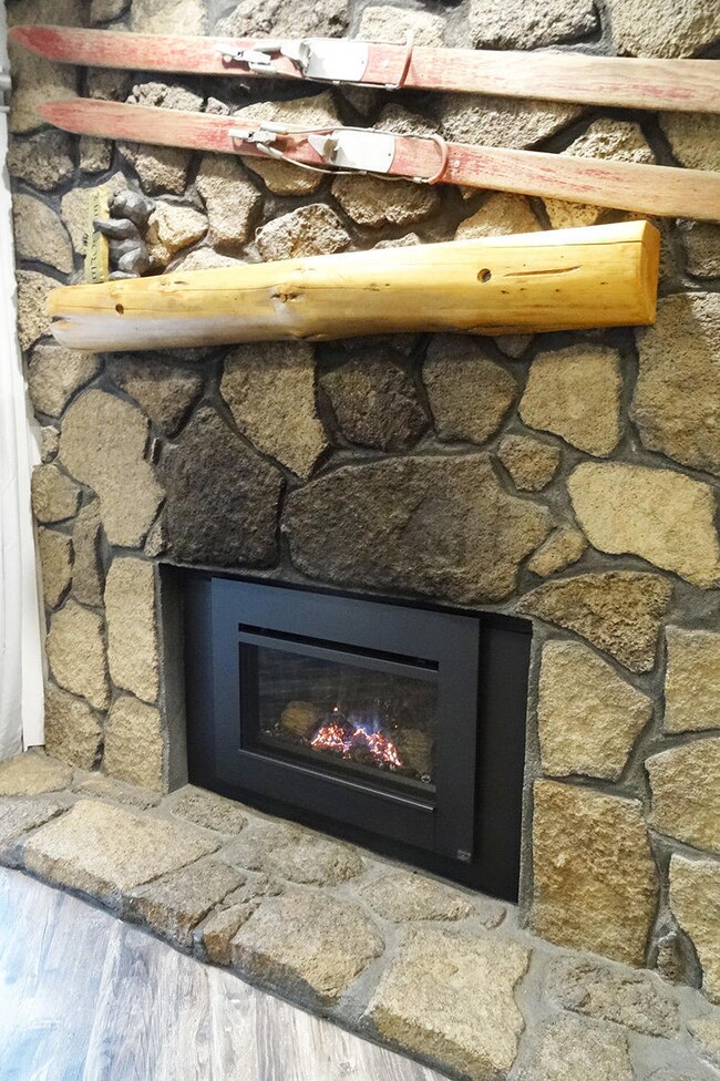 Condo_Mantel_Oct2019