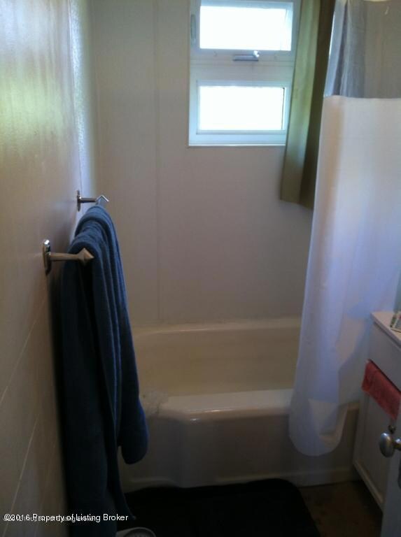 26 11th St W bathroom