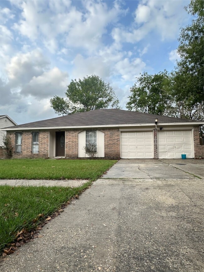 6726 Dusty Dawn Dr, Houston, TX 77086 - photo 2