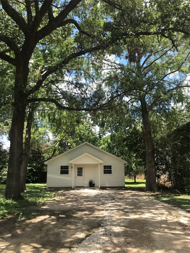 711 Alliance St, Waller, TX 77484 - photo 2