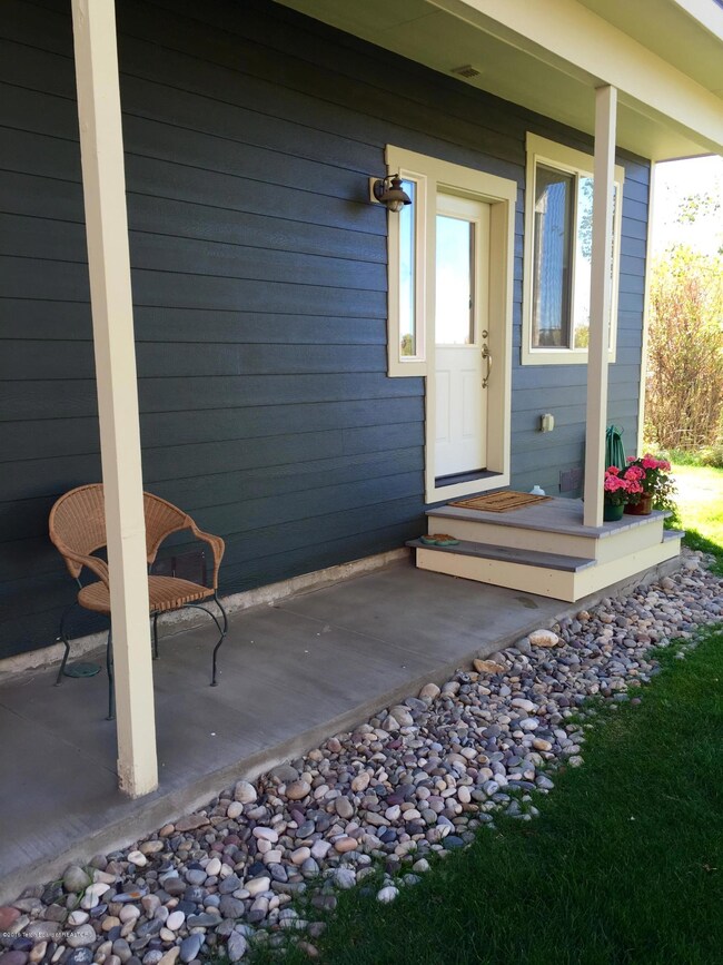 Front entrance view 2 Kruto