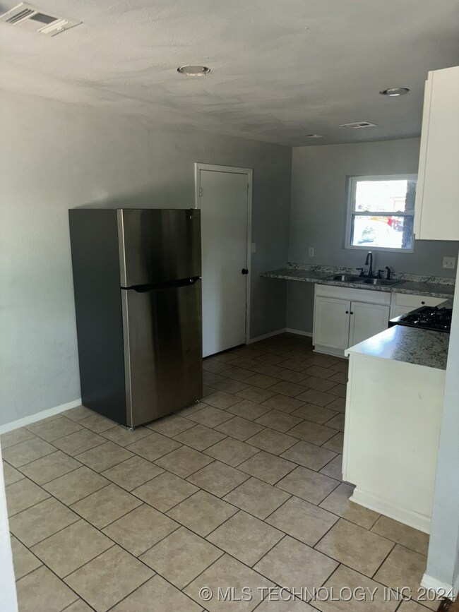 591 W 149th St S, Glenpool, OK 74033 - photo 3