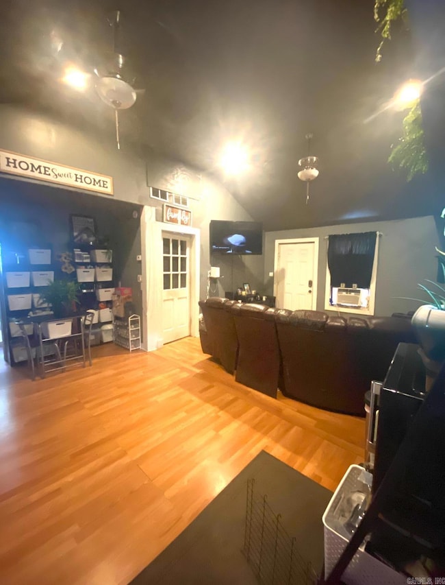 1801 Bishop Warren Dr, Little Rock, AR 72204 - photo 2