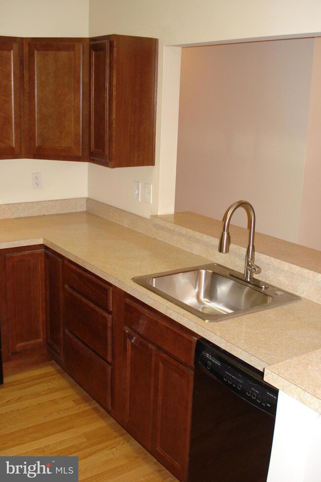 600 Resty Ln unit 104, Odenton, MD 21113 - photo 5