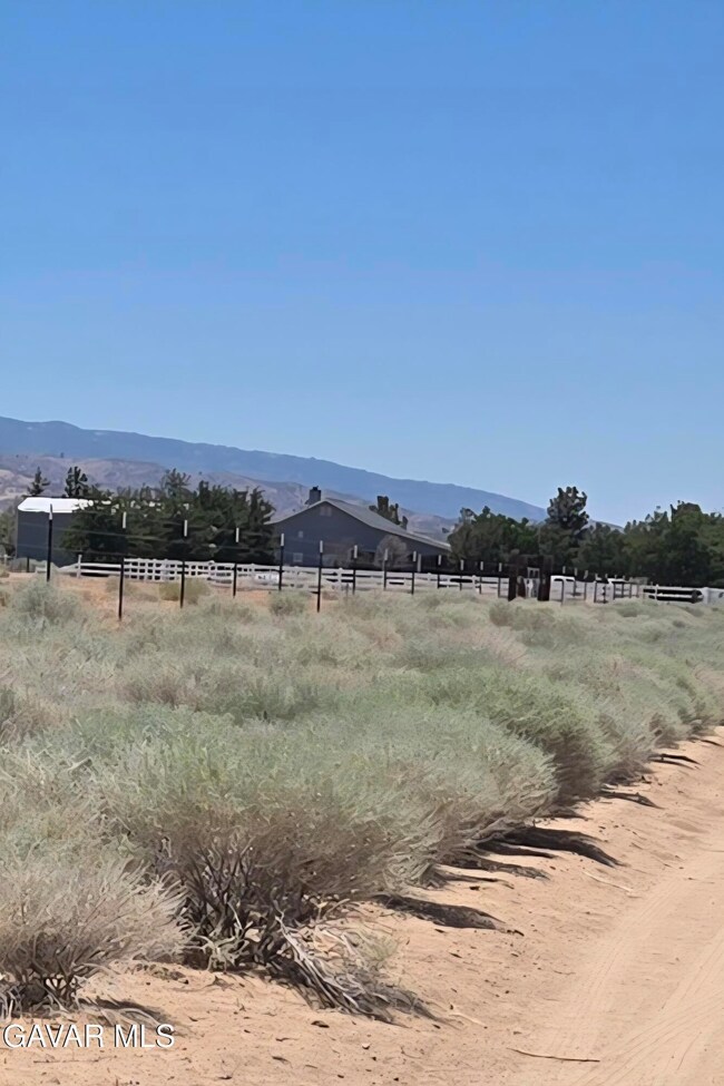 Ave E8 Vic 177 Stw, Fairmont, CA 93536 - photo 5