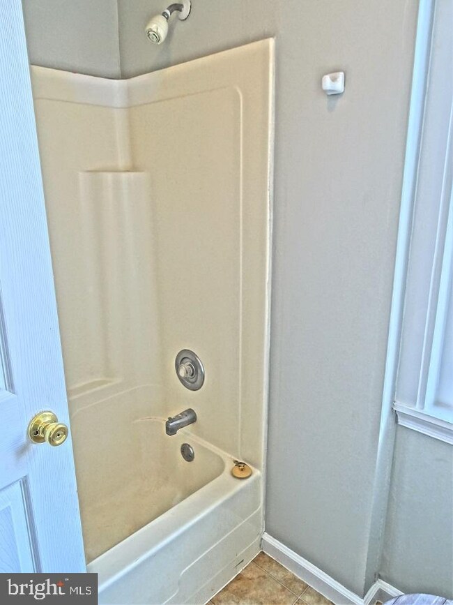 401 Holly Rd, Lansdowne, PA 19050 - photo 5