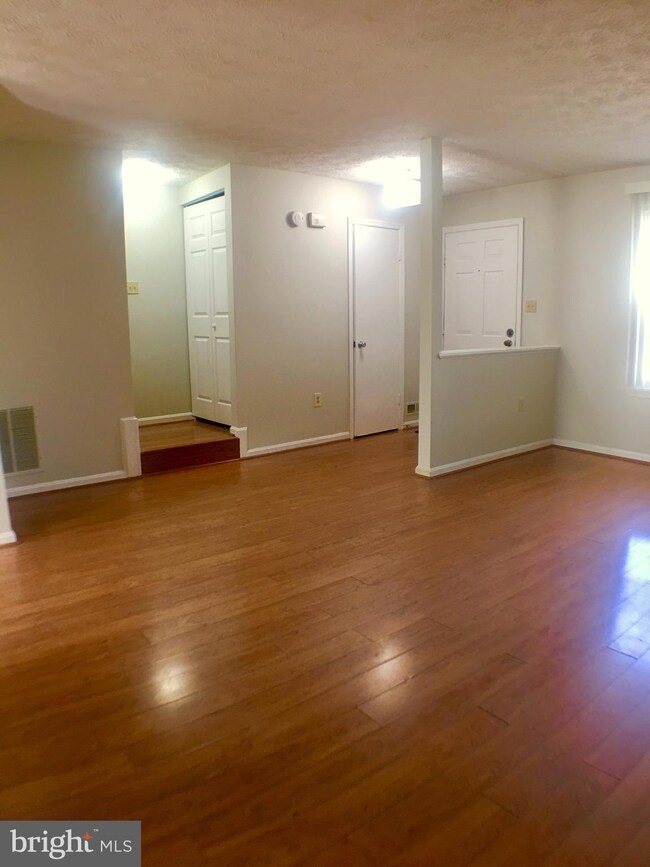 18654 Winding Creek Place, Germantown, MD 20874 - photo 4