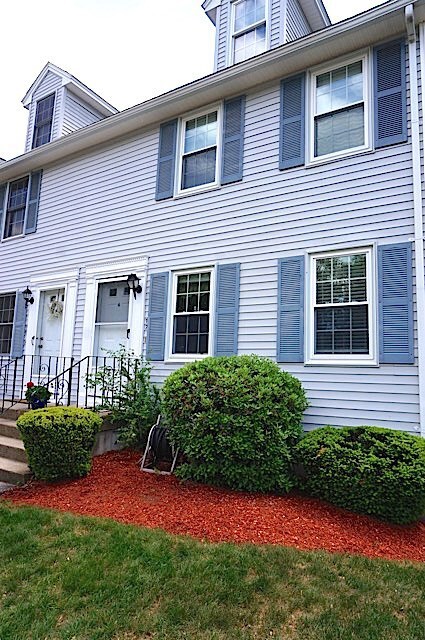 17 Wyndmere Dr unit 17, Londonderry, NH 03053 - photo 2